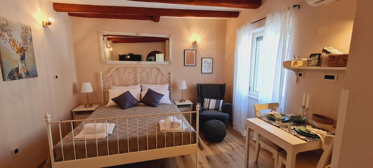 Studio Apartments Malu Пула Екстер'єр фото