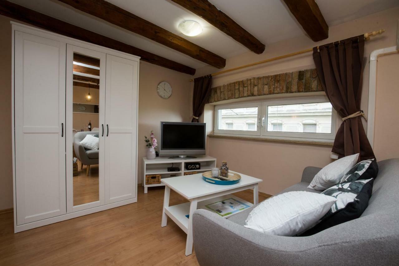 Studio Apartments Malu Пула Екстер'єр фото