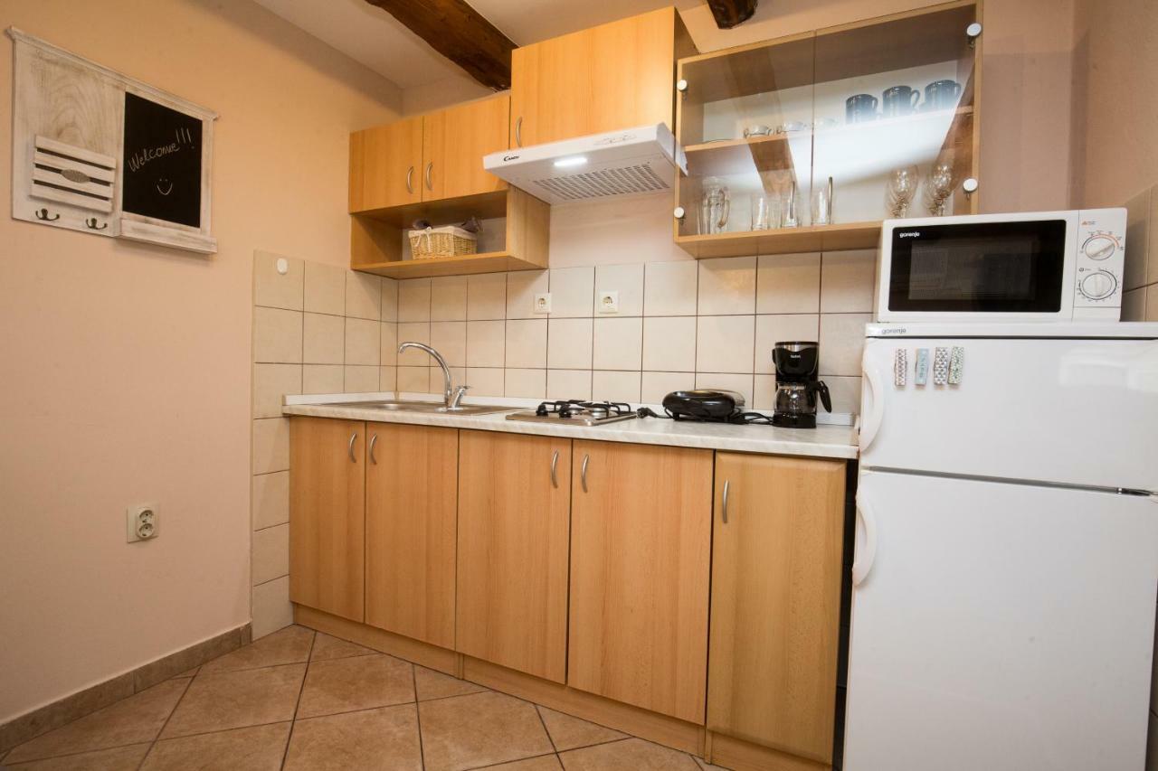 Studio Apartments Malu Пула Екстер'єр фото