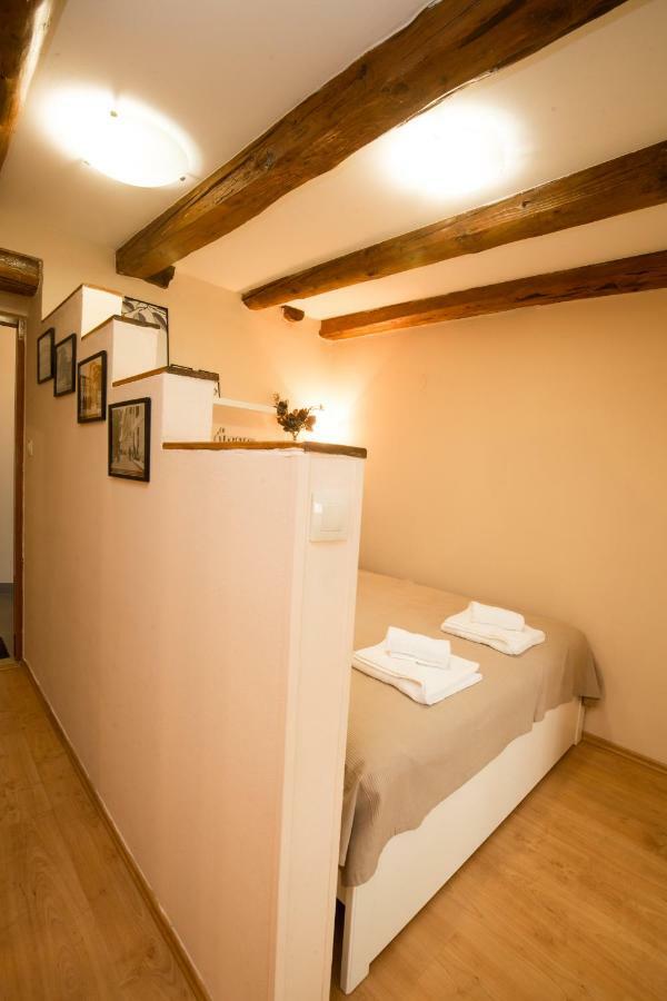 Studio Apartments Malu Пула Екстер'єр фото